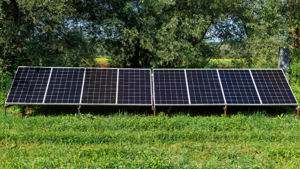 Exploring the Three Main Types of Solar Panel Systems: Grid-Tied, Off-Grid, and Hybrid